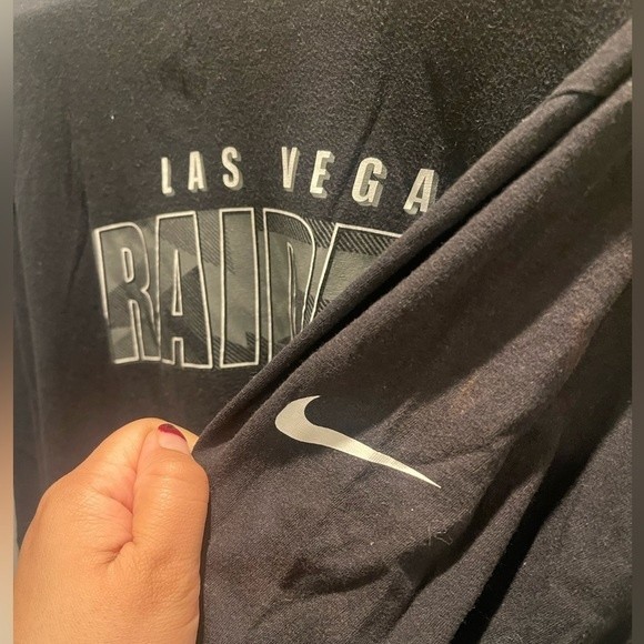 Nike Las Vegas Raiders Long Sleeve Shirt - Picture 2 of 3